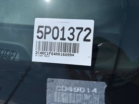 Used 2024 Chrysler Pacifica Touring FWD image 35
