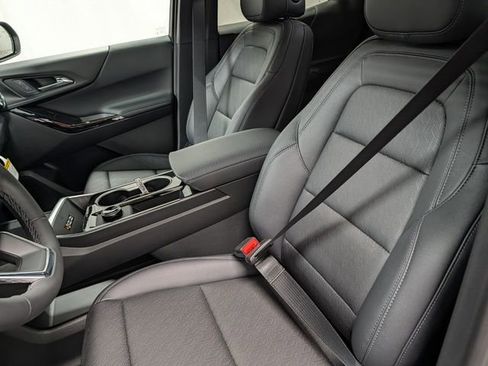 New 2026 Chevrolet Equinox LT w/ Convenience Package II FWD image 9