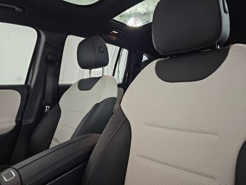 Used 2022 Mercedes-Benz GLB 250 4MATIC image 25