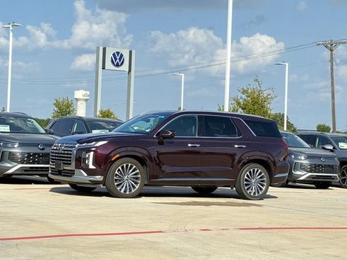 Used 2024 Hyundai Palisade Calligraphy FWD image 2