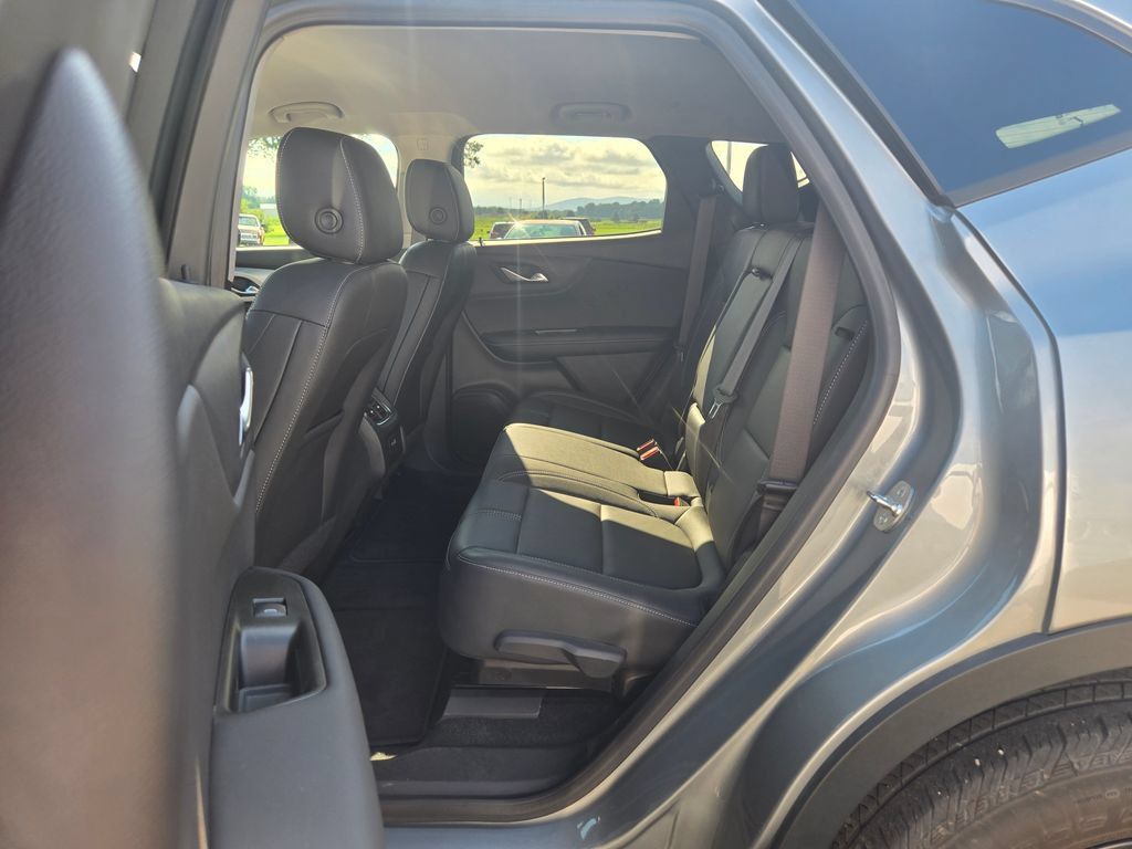 Used 2024 Chevrolet Blazer LT w/ Midnight/Sport Edition FWD image 8