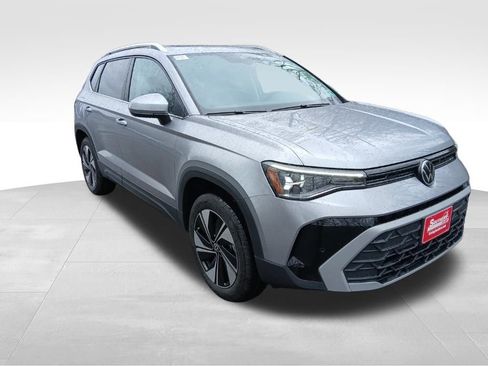 New 2025 Volkswagen Taos SE image 7