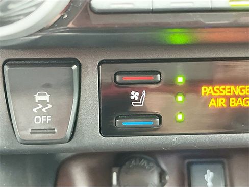 Used 2022 Toyota RAV4 Limited image 21