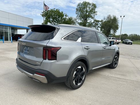 Used 2025 Kia Sorento EX AWD/4WD image 3