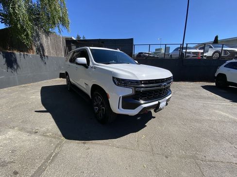 Used 2021 Chevrolet Tahoe Z71 w/ Luxury Package AWD/4WD image 8