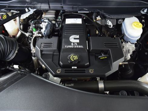 Used 2023 RAM 2500 Limited image 32