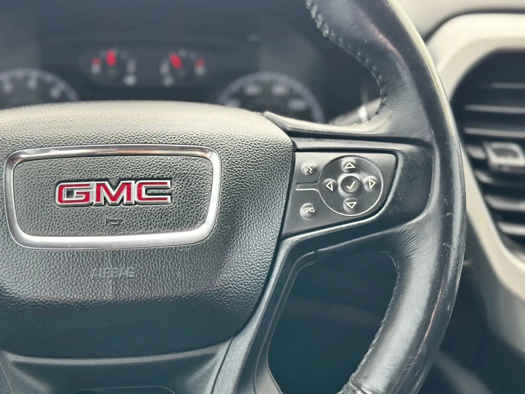Used 2017 GMC Acadia SLE FWD image 16