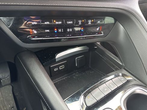 Used 2023 Buick Envision Essence image 48