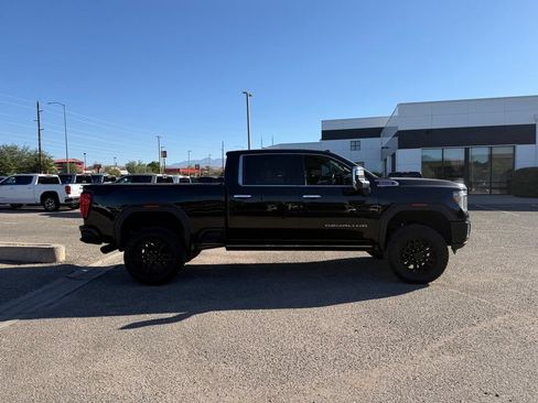 Used 2022 GMC Sierra 3500 Denali w/ Denali Black Diamond Edition AWD/4WD image 4
