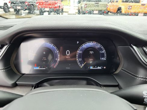 New 2025 Jeep Grand Cherokee Limited w/ Black Appearance Package image 17