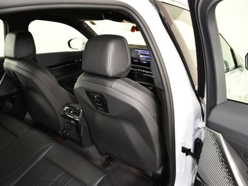 Used 2025 BMW 530i xDrive image 44