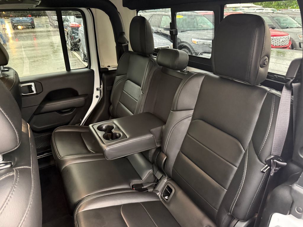 Used 2020 Jeep Gladiator Overland AWD/4WD image 34