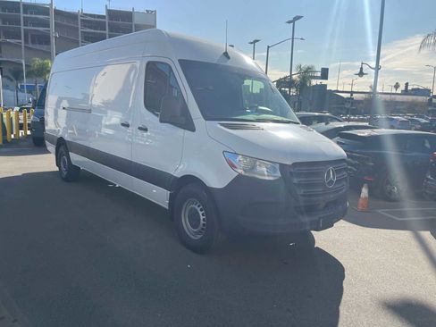 Used 2021 Mercedes-Benz Sprinter 2500 image 2