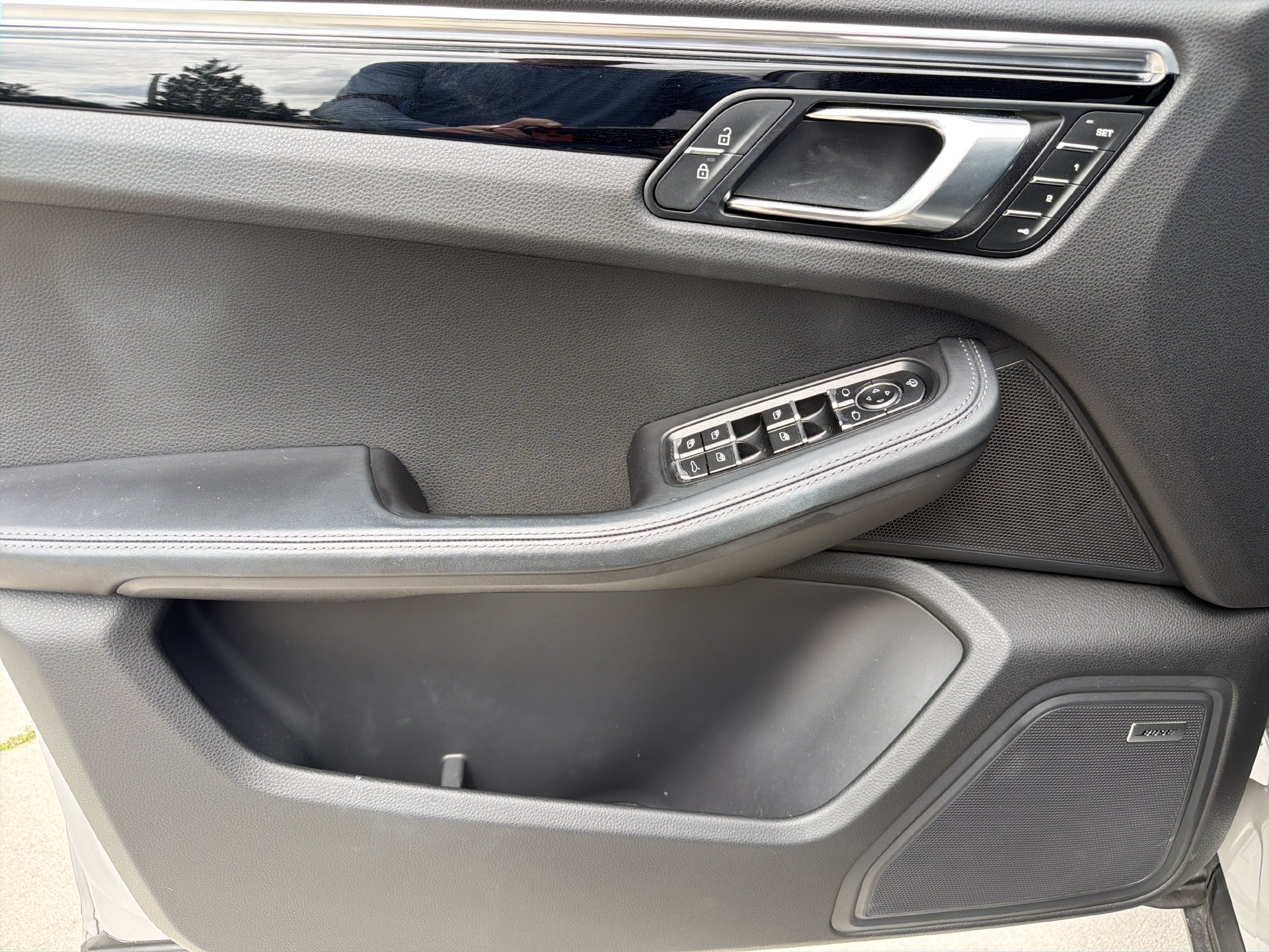 Used 2023 Porsche Macan Turbo AWD/4WD image 25