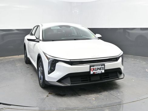Used 2025 Kia K4 FWD image 3