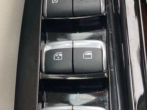 Used 2023 Kia Carnival EX image 28