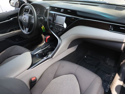 Used 2020 Toyota Camry LE FWD image 21
