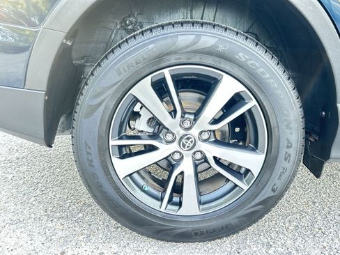 Used 2018 Toyota RAV4 XLE FWD image 5