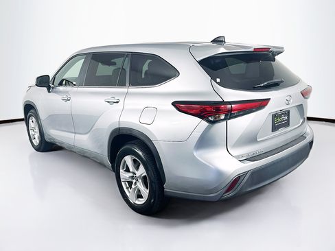 Used 2023 Toyota Highlander L FWD image 5