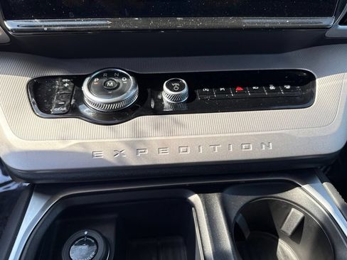Used 2025 Ford Expedition Active RWD image 24