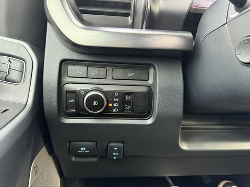 Used 2023 Ford F250 Lariat w/ Lariat Ultimate Package image 39