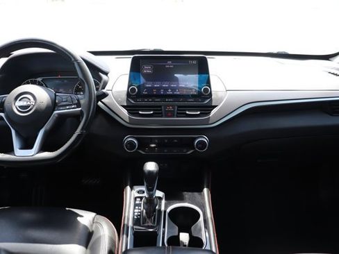 Used 2024 Nissan Altima 2.5 SR FWD image 15