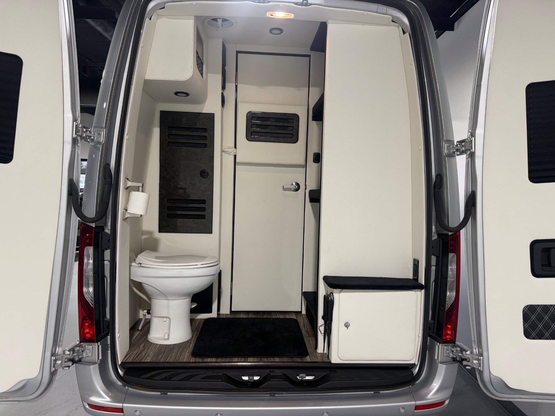 Used 2019 Mercedes-Benz Sprinter 4x4 170 image 14