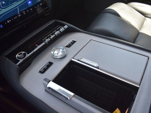 Used 2025 Lincoln Navigator Reserve AWD/4WD image 30