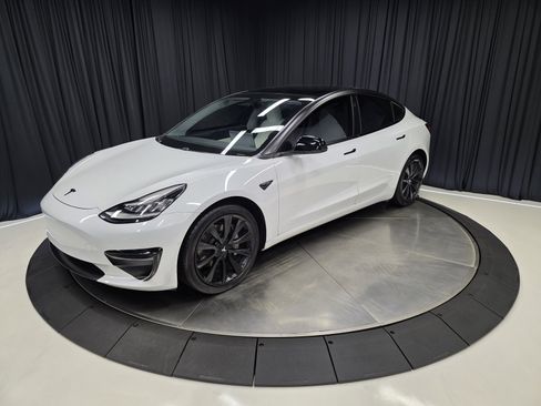 Used 2021 Tesla Model 3 Standard Range Plus image 8