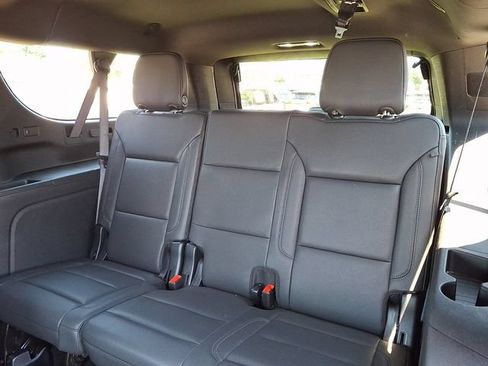 Used 2025 Chevrolet Suburban Z71 AWD/4WD image 8