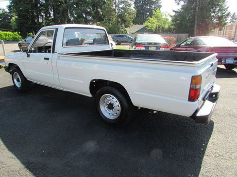 Used 1986 Toyota Pickup 2WD Regular Cab Long Bed image 7