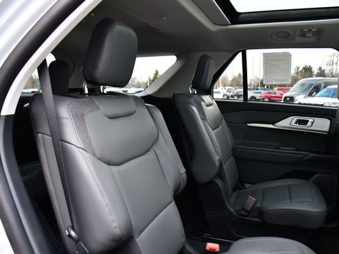 New 2026 Ford Explorer Active w/ Active Comfort Package AWD/4WD image 18
