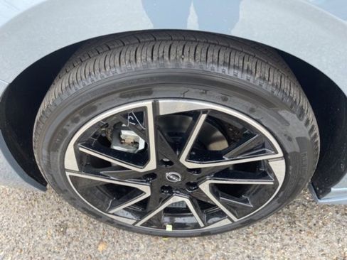 New 2025 Nissan Sentra SR w/ SR Premium Package image 7