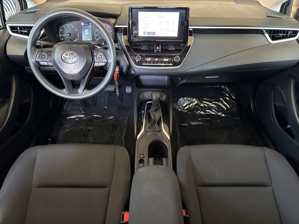 Used 2025 Toyota Corolla LE FWD image 12