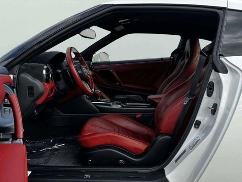 Used 2024 Nissan GT-R w/ Floor Mat Package AWD/4WD image 18