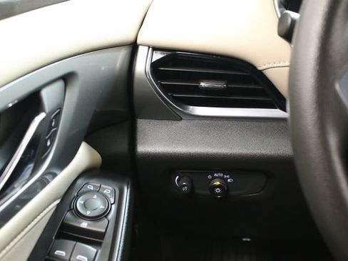 Used 2023 Chevrolet Traverse LS FWD image 16