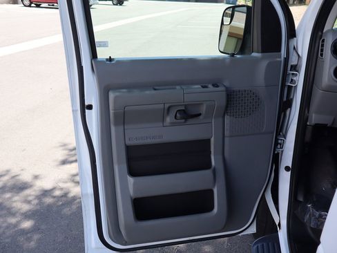 Used 2012 Ford E-350 and Econoline 350 XLT RWD image 23