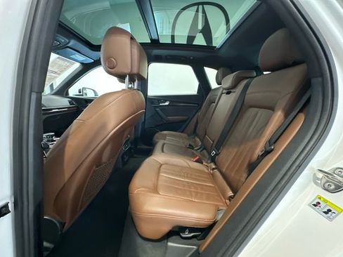 Used 2019 Audi Q5 2.0T Premium w/ Convenience Package AWD/4WD image 16