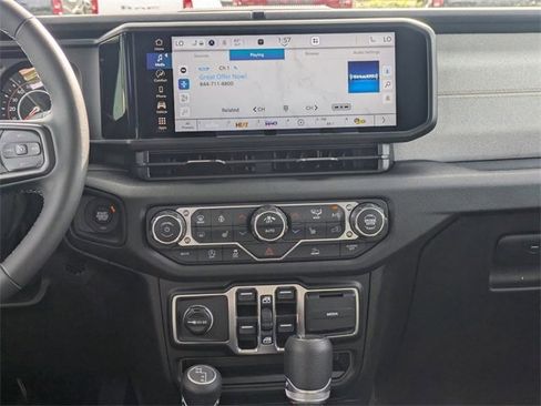 New 2025 Jeep Gladiator Sport image 18