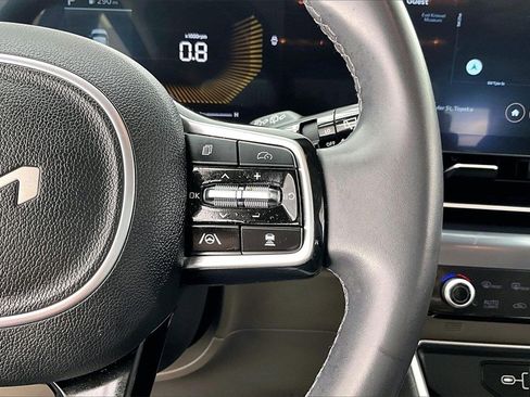 Used 2025 Kia Carnival image 19