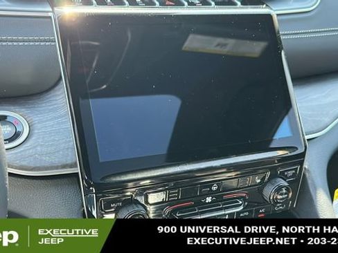 New 2025 Jeep Grand Cherokee Limited image 17