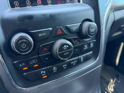 Used 2018 Jeep Grand Cherokee Laredo AWD/4WD image 23