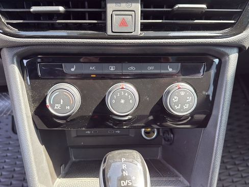 Used 2023 Volkswagen Taos SE image 17