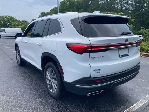 Used 2025 Buick Enclave Preferred AWD/4WD image 4
