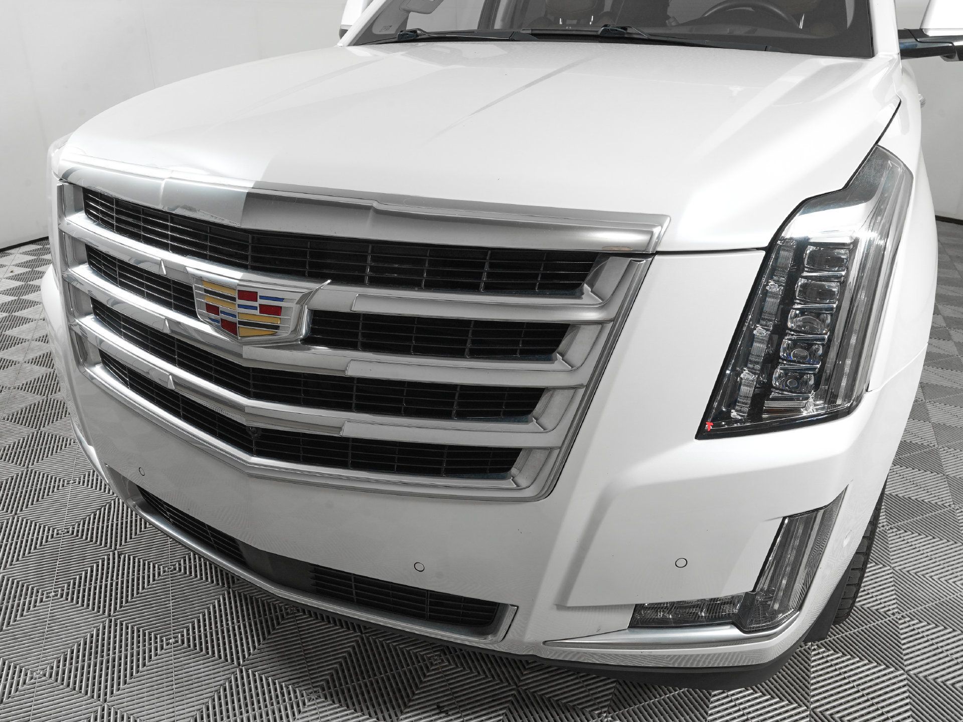 Used 2020 Cadillac Escalade Premium Luxury AWD/4WD image 34