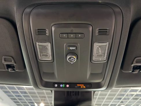 Used 2024 GMC Yukon SLT RWD image 23