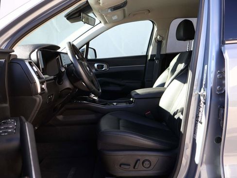 Used 2021 Kia Sorento S image 8