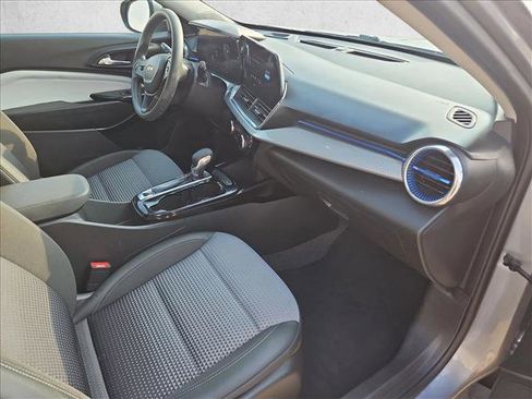 Certified 2025 Chevrolet Trax LT image 21