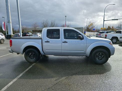 Used 2015 Nissan Frontier SV image 4