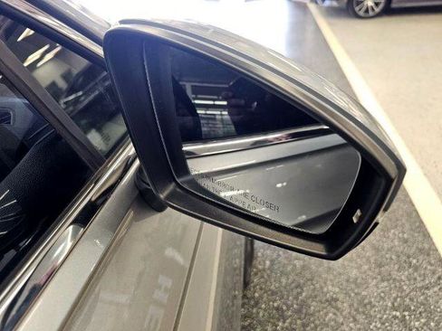 Used 2021 Volkswagen Tiguan SE w/ Panoramic Sunroof Package image 39